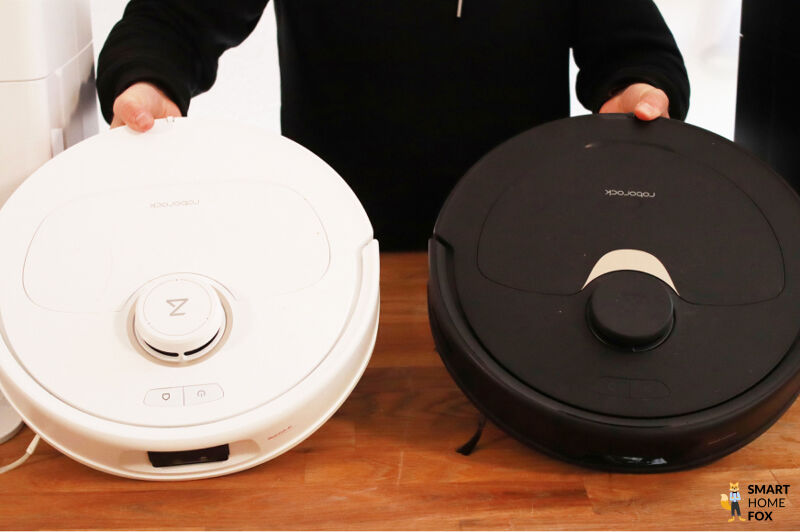 Q Revo в черном цвете, а Q Revo MaxV - белом.